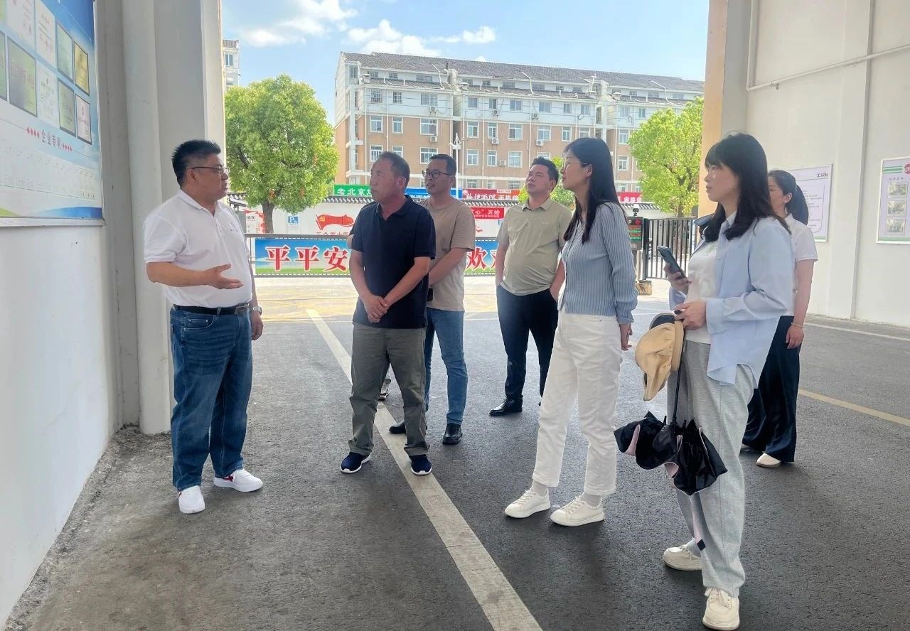 喀什地區(qū)川渝片區(qū)招商分局局長、喀什地區(qū)農(nóng)業(yè)農(nóng)村局二級調(diào)研員解正海等一行領(lǐng)導(dǎo)蒞臨堯舜智能科技集團參觀考察