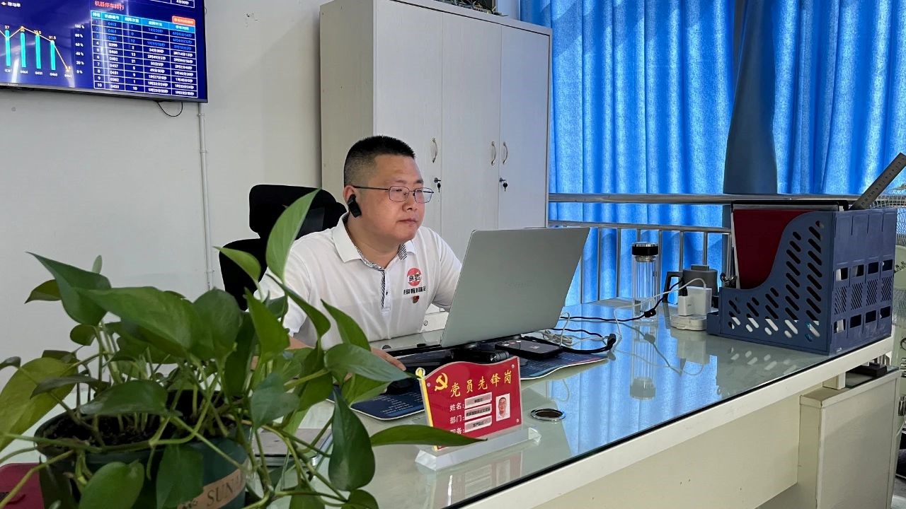 堯舜圣地孕育緯編工匠，創(chuàng)新勞務(wù)助力人才振興！記堯舜智能科技集團(tuán)“堯舜襪業(yè)工匠”勞務(wù)品牌代言人林國龍